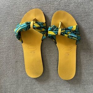 Havaianas banana sandals